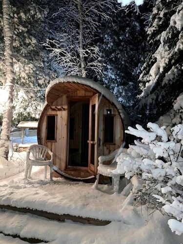 Cozy Waterfront Cottage near Huntsville, Algonquin park