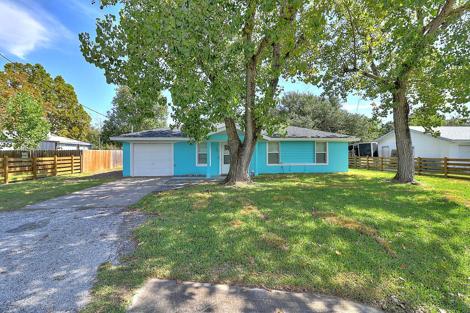 Pearl Reef, 4 Bedroom home with Great Outdoor Space!