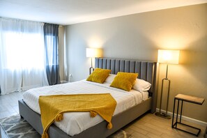 1 habitación, tabla de planchar con plancha, wifi gratis y ropa de cama 