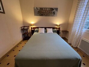 2 chambres, fer et planche à repasser