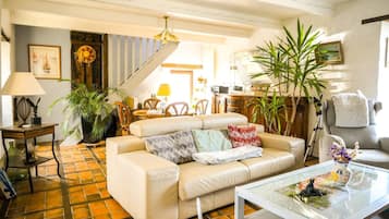 Televisie en een open haard