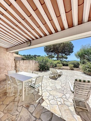 Outdoor dining - Gigaro / Mas with air-co and sea view (LA CROIX VALMER)