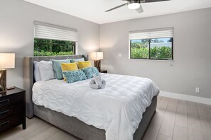 3 bedrooms, desk, iron/ironing board, travel cot