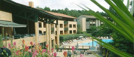 室内游泳池,室外游泳池