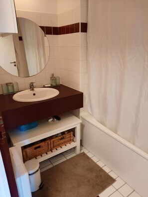 Bathtub, soap, toilet paper