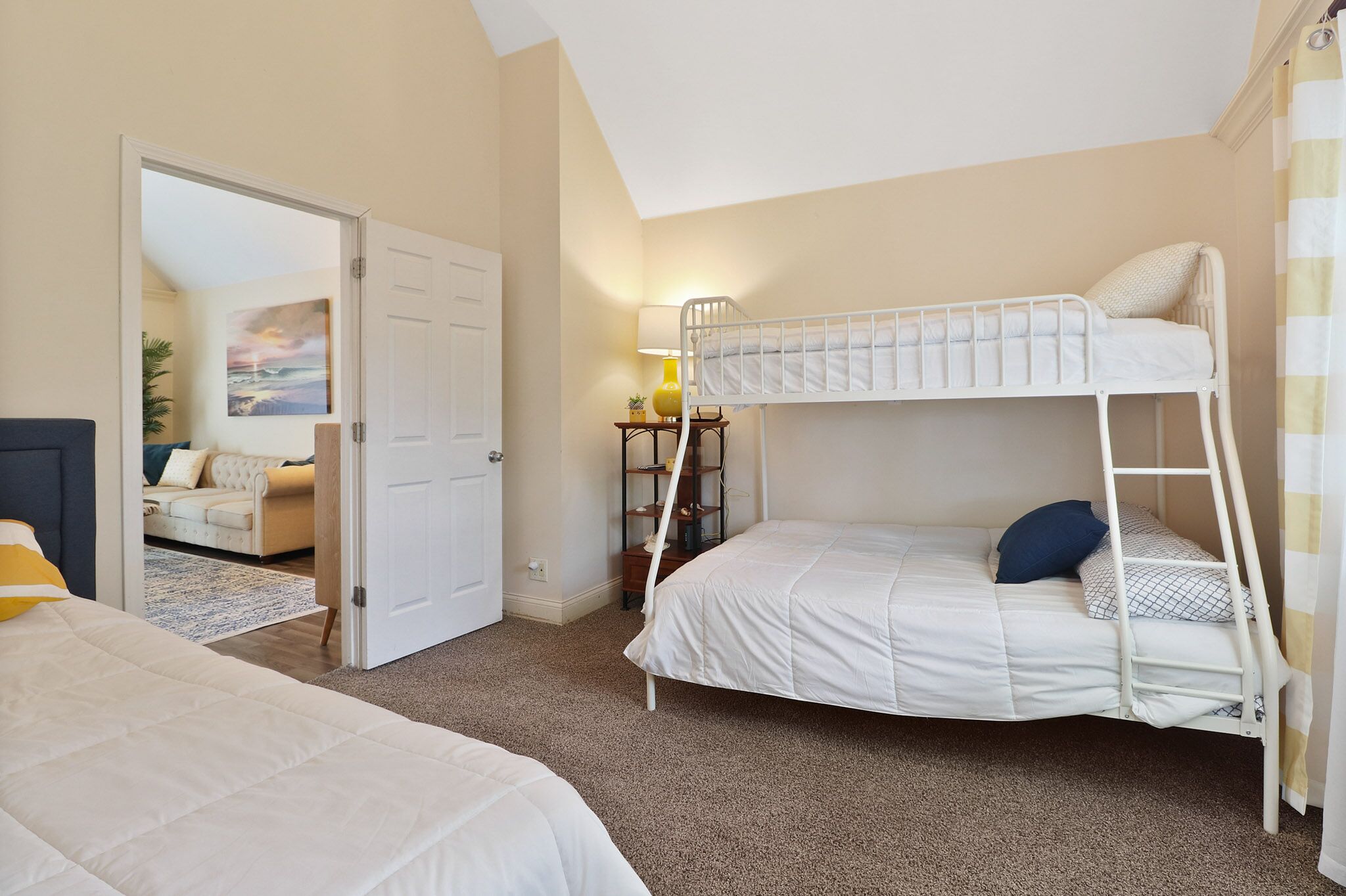 2 chambres, fer et planche à repasser, Wi-Fi, draps fournis