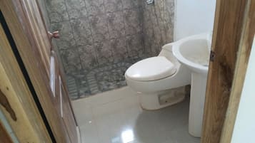 Dusche, Handtücher, Seife, Toilettenpapier