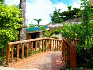 Property grounds - Purple Snapper Dive Resort - Hostel/backpacker Accommodation (Daanbantayan)