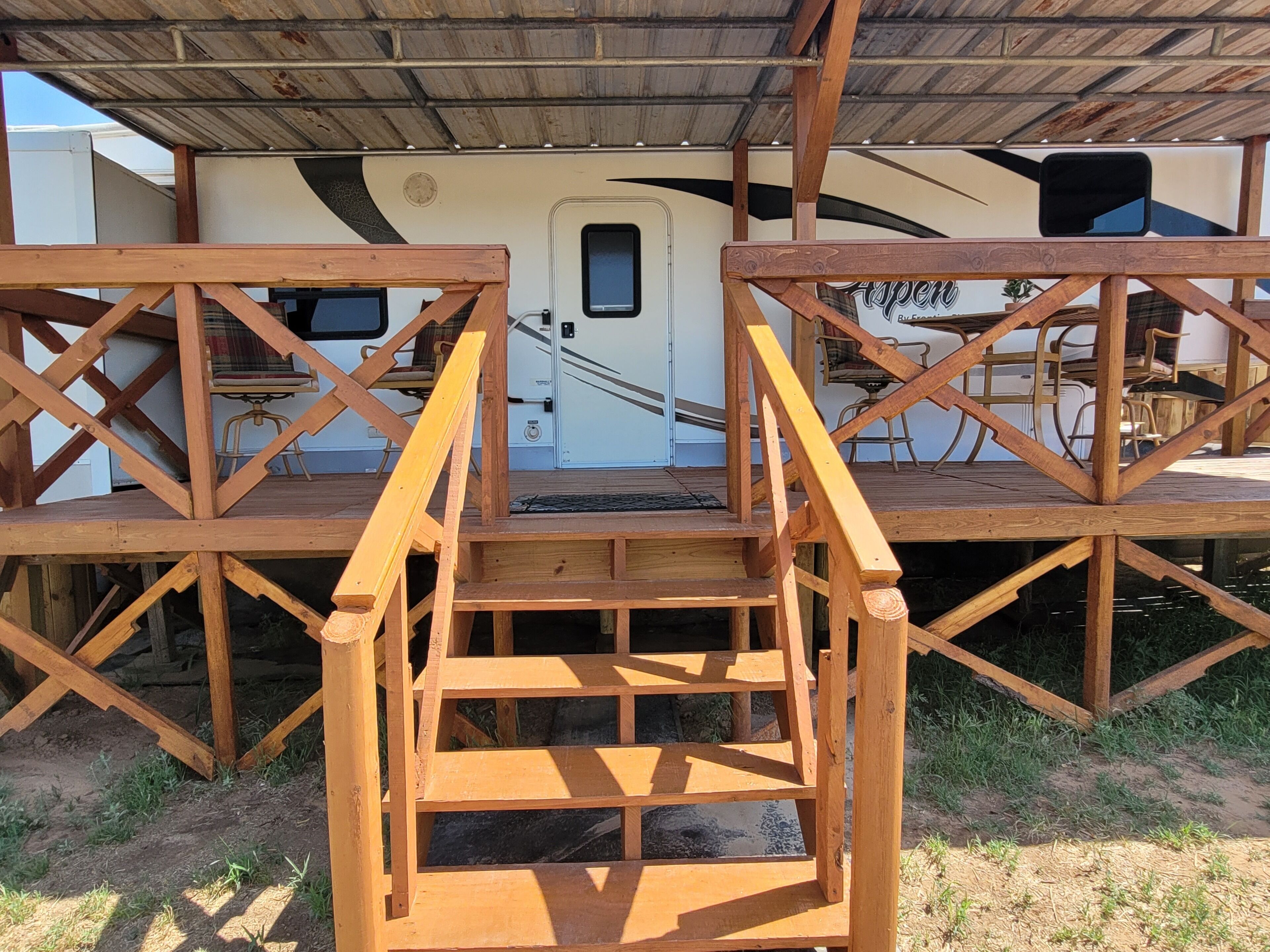 Glamping RV, private, family & pet friendly, hiking, fishing, horses-W