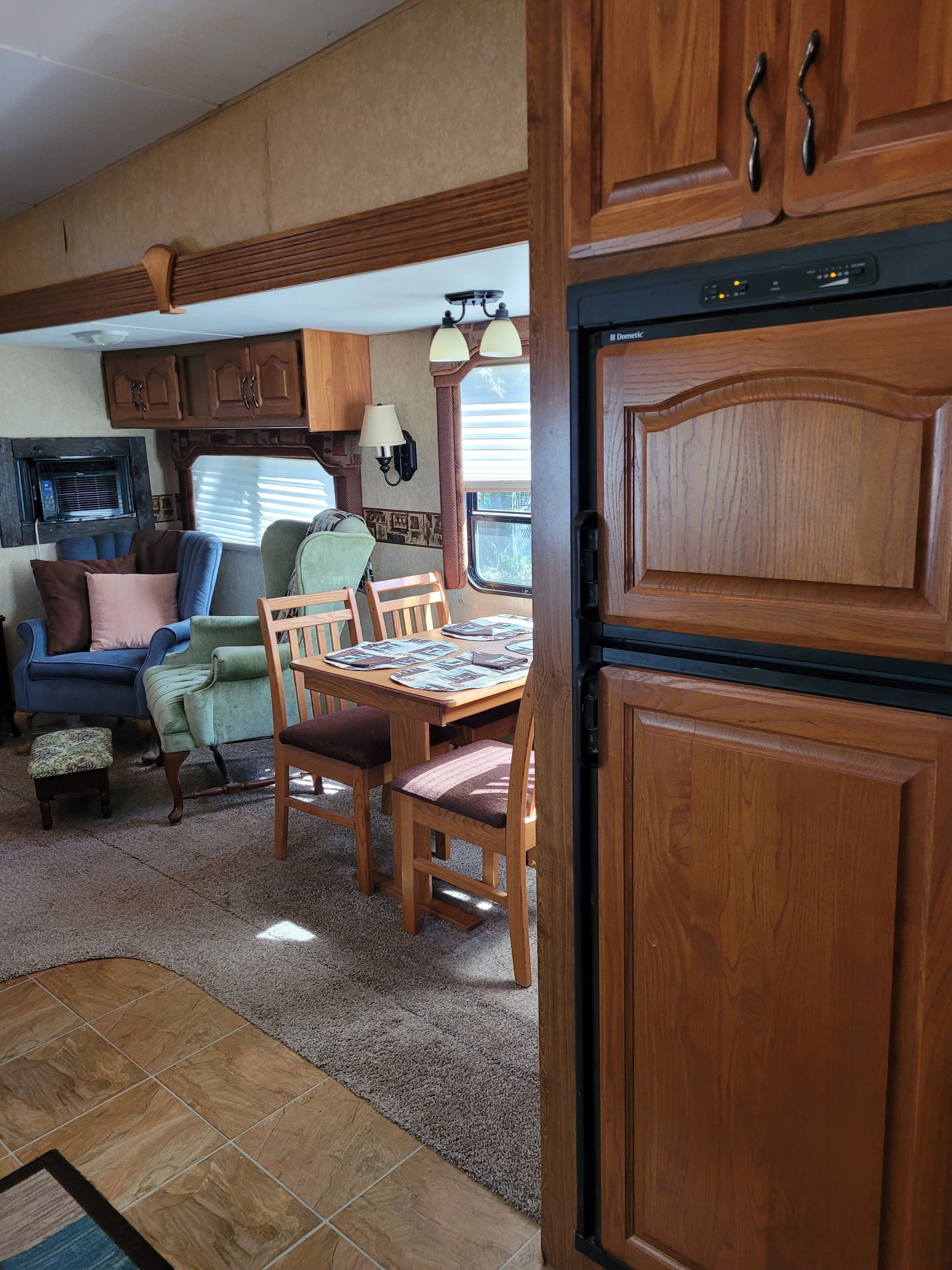 Glamping RV, private, family & pet friendly, hiking, fishing, horses-W