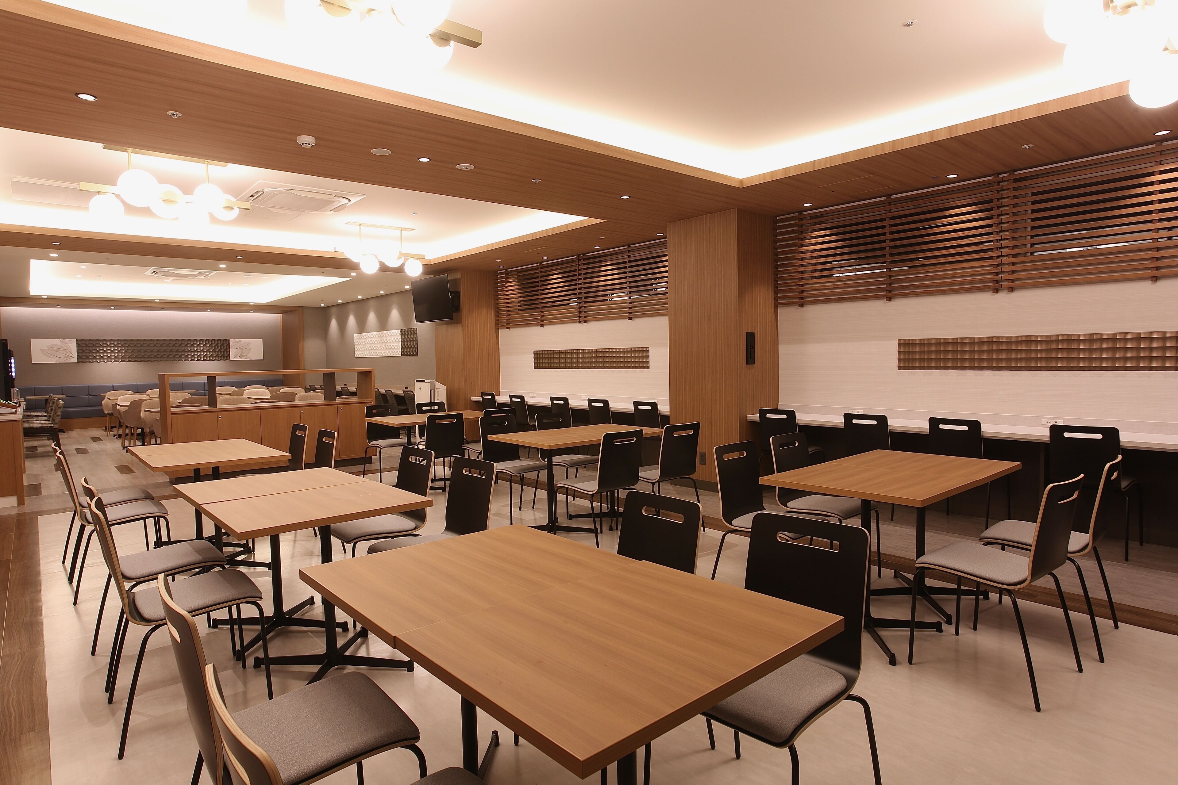 daily buffet breakfast (jpy 1900 per person)