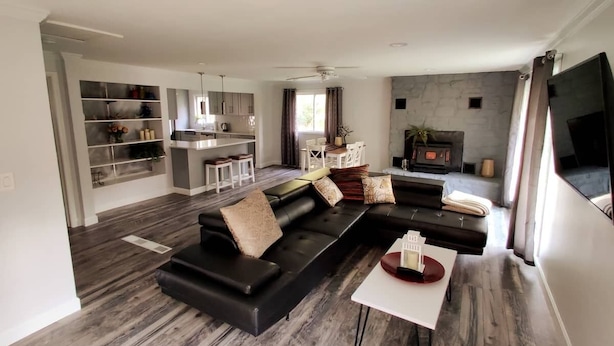A modern living room with a sectional sofa, a dining area, and a kitchen. - Door County Cottage, near Haines Beach! (Sturgeon Bay)