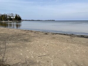 Chaises longues, serviettes de plage