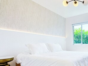 3 bedrooms, desk, iron/ironing board, free WiFi