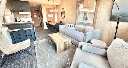 Ski in Ski out Top Floor Condo with Pools Hot tub and more