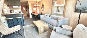 Ski in Ski out Top Floor Condo with Pools Hot tub and more