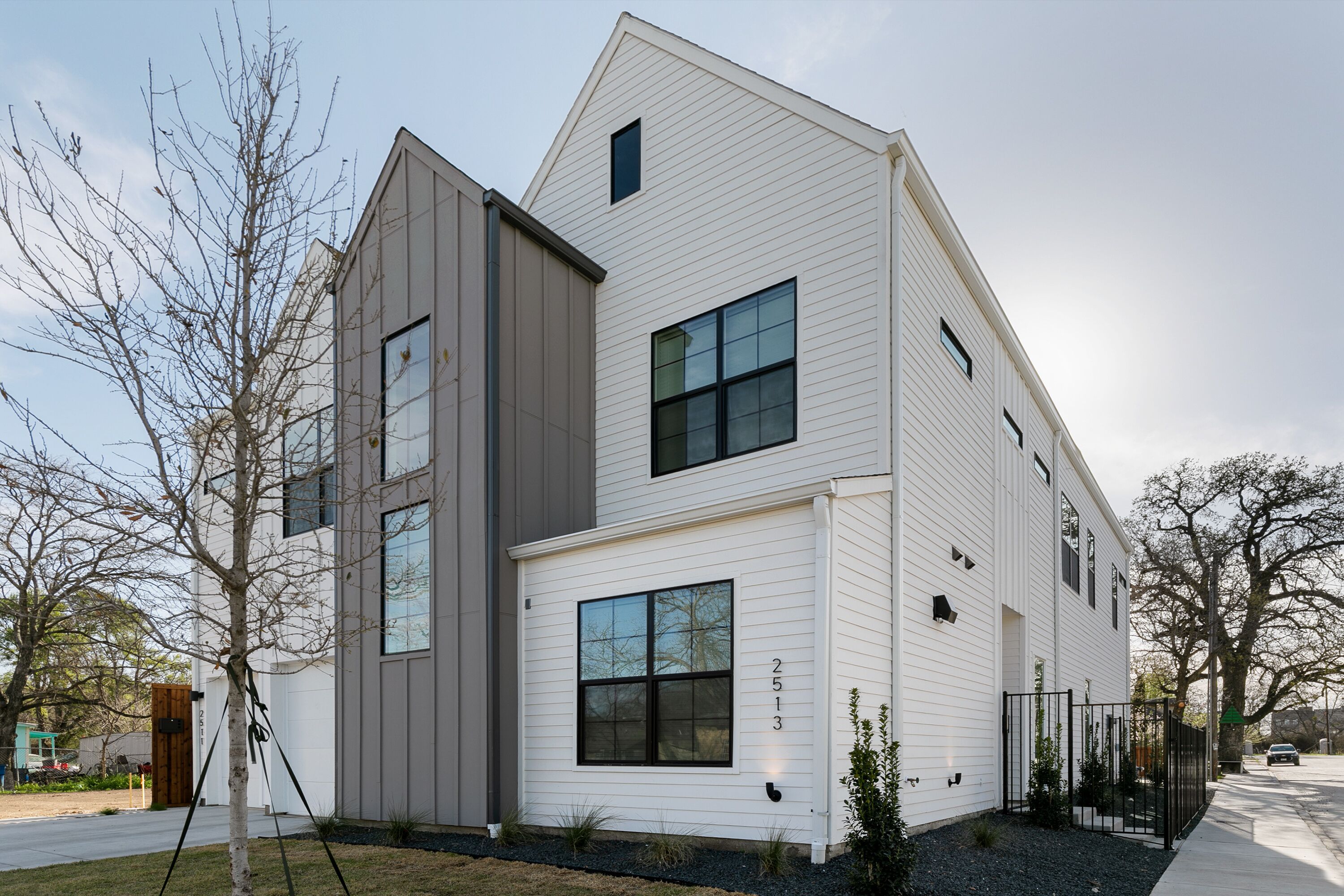 Luxury Farmhouse in Trinity Groves, centrally located near downtown