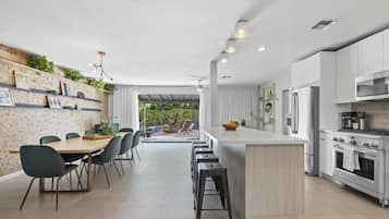 Rumah | 3 kamar tidur, busa memori, dan meja kerja