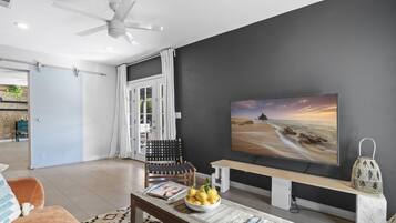 Rumah | 3 kamar tidur, busa memori, dan meja kerja