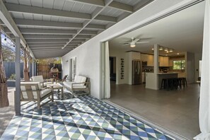 House | 3 bedrooms, memory-foam beds, desk