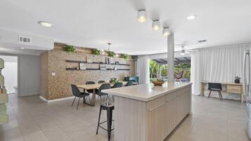 House | 3 bedrooms, memory foam beds, desk