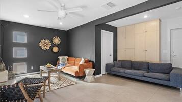 Rumah | 3 kamar tidur, busa memori, dan meja kerja