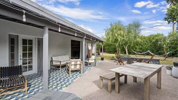 Rumah | 3 kamar tidur, busa memori, dan meja kerja