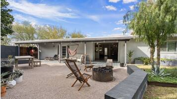 Rumah | 3 kamar tidur, busa memori, dan meja kerja