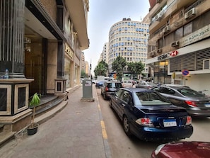 Exterior - Spacious Executive Luxury Apartment With Balcony (Giza)