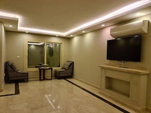 Room - Spacious Executive Luxury Apartment With Balcony (Giza)