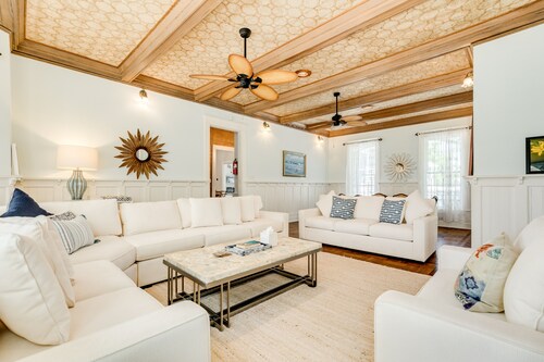 Henry Trueheart's Sweethaven: Walk to the beach from an historic Victorian!