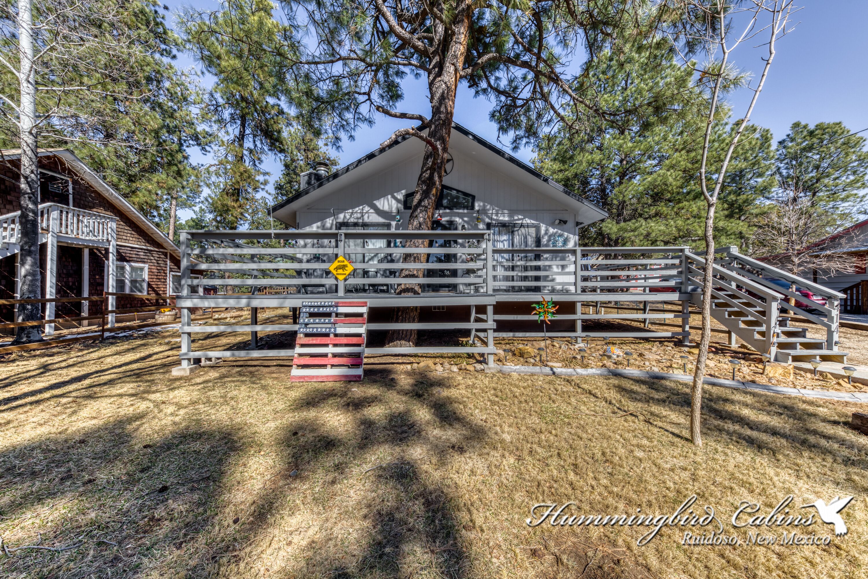 Experience the Sylverthorne Cabin! Close to the dining, dancing, and shopping of Midtown!