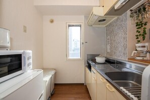 冰箱、微波炉、厨具/餐具