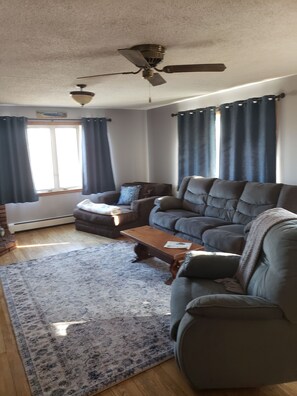 TV, fireplace, DVD player, books - Quiet setting 1 minute drive to China lake boat launch and ATV trail (China)