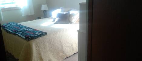 2 chambres, fer et planche à repasser, lit parapluie, Wi-Fi gratuit