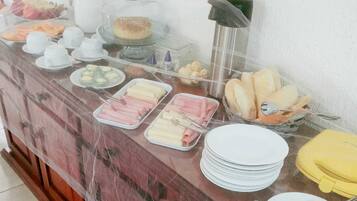 Bao gồm bữa sáng buffet hàng ngày