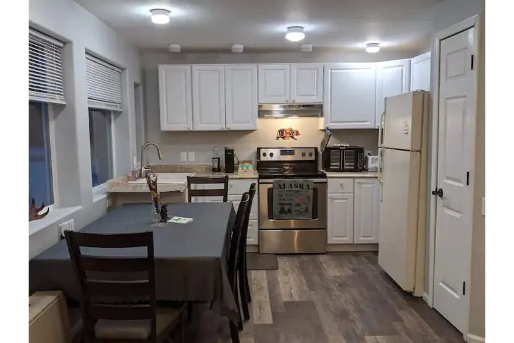 Comfortable and secluded but central 2 BR 1 BA
