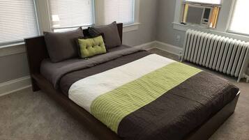 3 bedrooms, iron/ironing board, travel crib, free WiFi