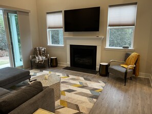 Smart TV, fireplace