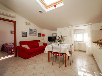 Möbel, Tabelle, Eigentum, Bilderrahmen, Couch, Zimmerpflanze, Holz, Interior Design, Dekoration, Fenster