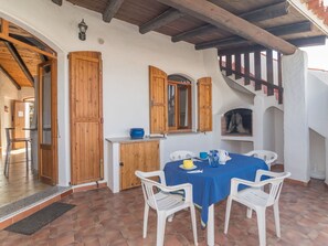 Outdoor dining - Stunning private villa for 3 guests with WIFI, A/C, TV and pets allowed (Valledoria)