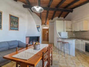 Interior - Stunning private villa for 3 guests with WIFI, A/C, TV and pets allowed (Valledoria)