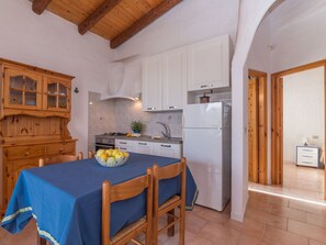 Oven, highchair, freezer, dining tables - Wonderful private villa for 4 guests with A/C, WIFI, TV, terrace and pets allowed (Valledoria)