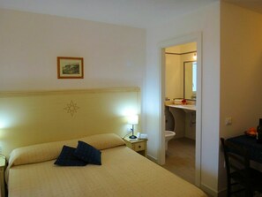 1 bedroom, travel crib, free WiFi - Beautiful apartment for 2 people with WIFI, A/C, terrace and pets allowed (Valledoria)