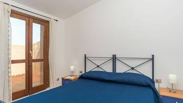 2 bedrooms, travel crib