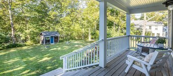 Large, light filled 4 bedroom house - walk to ocean and ferry