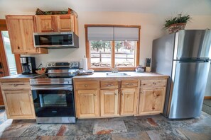 Frigorifero, microonde, forno, piano cottura