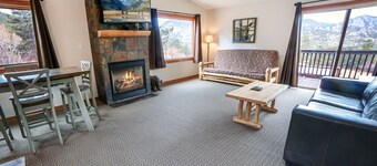 Rocky Mountain Retreat 1B - 1 bedroom attached cabin with personal hot tub