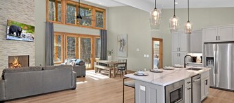 Creek's Corner ~ Creekside Retreat ~ Fire Pit ~ Hot Tub ~ Pets Considered!