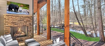 Creek's Corner ~ Creekside Retreat ~ Fire Pit  ~ Hot Tub ~  Pets Considered!